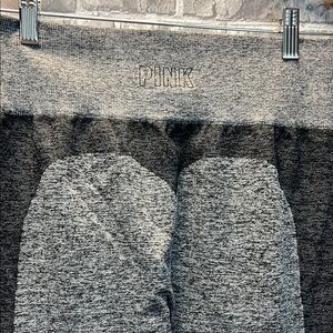 PINK Gray Leggings‎